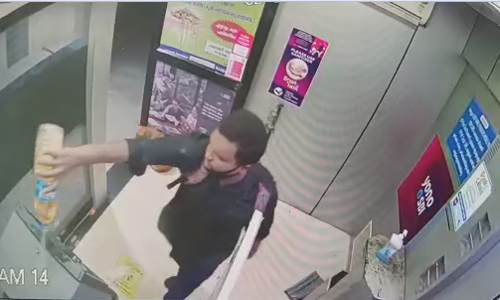 കൊച്ചിയില്‍ എടിഎം മെഷീന് തീയിട്ടു; ദൃശ്യങ്ങള്‍ സിസിടിവിയില്‍