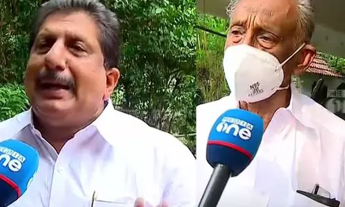 അയൽപക്കത്തെ പുല്ല് കണ്ട് പശുവിനെ വളർത്തരുതെന്ന് കെ സി ജോസഫ്; സ്വന്തം പറമ്പിലെ പുല്ല് കണ്ടാണ് പശുവിനെ വളർത്തുന്നതെന്ന് മോന്‍സ് ജോസഫ്