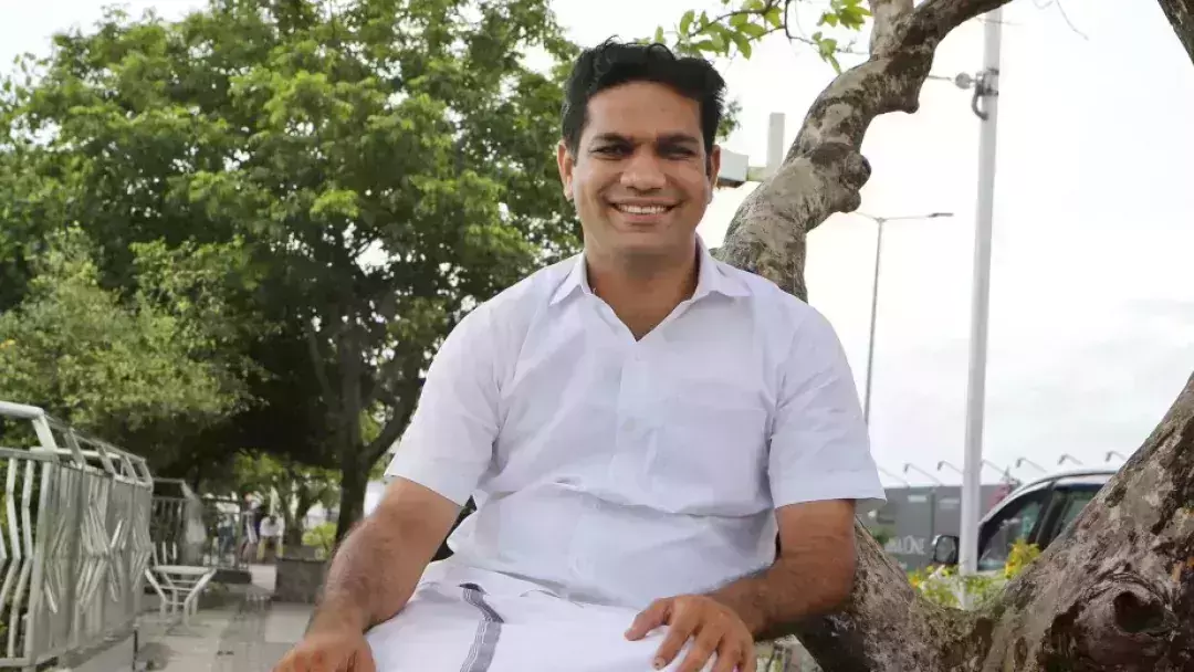 ഉറക്കംതൂങ്ങി പ്രസിഡന്‍റിനെ നമുക്ക് ഇനിയും വേണോ? മുല്ലപ്പള്ളിക്കെതിരെ ഹൈബി ഈഡന്‍റെ ഒളിയമ്പ്