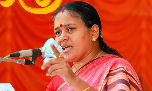 തൊണ്ണൂറുകളിൽ അമിത് ഷാ ഗുജറാത്തിൽ നടപ്പാക്കിയതാണ് കേരളത്തിൽ ചെയ്യേണ്ടത്: ശോഭ സുരേന്ദ്രൻ തൊണ്ണൂറുകളിൽ അമിത് ഷാ ഗുജറാത്തിൽ നടപ്പാക്കിയതാണ് കേരളത്തിൽ ചെയ്യേണ്ടത്: ശോഭ സുരേന്ദ്രൻ