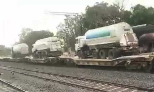 ഓക്സിജനുമായി ഓക്സിജന്‍ എക്സ്പ്രസ് ഡല്‍ഹിയിലേക്ക് പുറപ്പെട്ടു