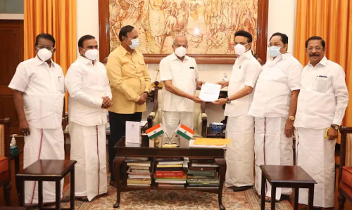 സർക്കാർ രൂപീകരണത്തിനുള്ള നീക്കം വേഗത്തിലാക്കി ഡി.എം.കെ മുന്നണി; ഗവർണർക്ക് കത്തു നൽകി