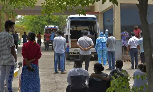 കർണാടകയിൽ പ്രതിദിന കോവിഡ് കേസുകൾ അര ലക്ഷം കടന്നു; 346 പേർ കൂടി മരിച്ചു