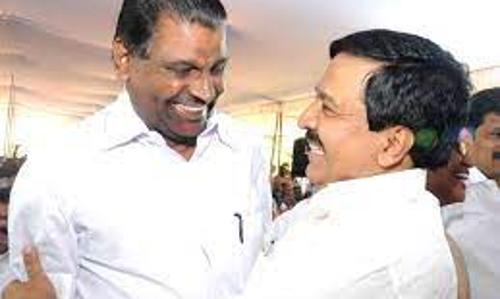 തിരുവഞ്ചൂര്‍ പ്രതിപക്ഷ നേതാവ് ആകണമെന്ന് എ ഗ്രൂപ്പ്; വിട്ടുതരില്ലെന്ന് ചെന്നിത്തല