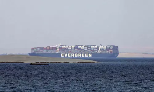 8859 കോടി രൂപ നഷ്ടപരിഹാരം നൽകിയില്ല; എവർ ഗിവൺ കപ്പൽ സൂയസിൽ തന്നെ