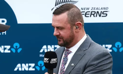 പ്രിയപ്പെട്ട ഇന്ത്യ, ഈ വിഷമഘട്ടത്തില്‍ നിങ്ങളെ വിട്ടുപിരിയേണ്ടി വരുന്നതില്‍ ക്ഷമിക്കണം; കണ്ണുനനയിച്ച് സൈമൻ ഡൂലിന്റെ കുറിപ്പ്