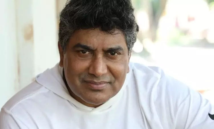 സാമ്പത്തിക തട്ടിപ്പ് കേസ്; ഒടിയന് സംവിധായകന് ശ്രീകുമാര് മേനോന് അറസ്റ്റില് സാമ്പത്തിക തട്ടിപ്പ് കേസ്; ഒടിയന് സംവിധായകന് ശ്രീകുമാര് മേനോന് അറസ്റ്റില്