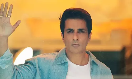 ബന്ധുവിന് ഓക്സിജന് വേണമെന്ന് റെയ്ന; പത്ത് മിനിറ്റിനുള്ളില് സിലിണ്ടറെത്തുമെന്ന് സോനു സൂദ് ബന്ധുവിന് ഓക്സിജന് വേണമെന്ന് റെയ്ന; പത്ത് മിനിറ്റിനുള്ളില് സിലിണ്ടറെത്തുമെന്ന് സോനു സൂദ്