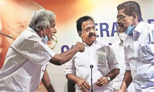 തോൽവിയുടെ ഉത്തരവാദിത്തം ഏറ്റെടുത്ത് കോൺഗ്രസ് നേതാക്കൾ തോൽവിയുടെ ഉത്തരവാദിത്തം ഏറ്റെടുത്ത് കോൺഗ്രസ് നേതാക്കൾ