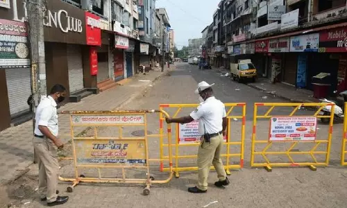 കർണാടകയിൽ തിങ്കളാഴ്ച മുതൽ സമ്പൂർണ ലോക്ക് ഡൗൺ