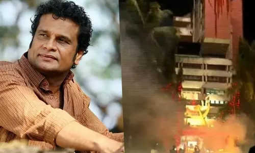 38460 കോവിഡ് രോഗികളും 54 മരണവും, പാര്‍ട്ടി ആസ്ഥാനത്ത് കരിമരുന്ന് പ്രയോഗം: വിമര്‍ശനവുമായി ഹരീഷ് പേരടി