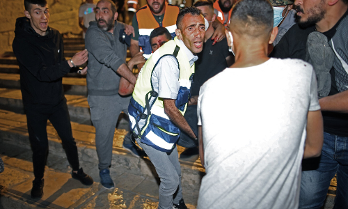 മസ്​ജിദുൽ അഖ്​സയിൽ വിശ്വാസികള്‍ക്കു നേരെ ഇസ്രായേൽ സേനയുടെ ആക്രമണം