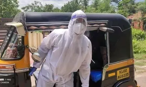 കോവിഡ് പ്രതിസന്ധിയിൽ ഓട്ടോറിക്ഷ ആംബുലൻസാക്കി യൂത്ത് കോൺഗ്രസ് പ്രവർത്തകൻ കോവിഡ് പ്രതിസന്ധിയിൽ ഓട്ടോറിക്ഷ ആംബുലൻസാക്കി യൂത്ത് കോൺഗ്രസ് പ്രവർത്തകൻ