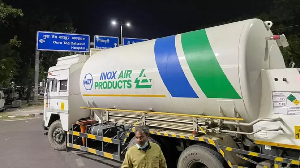 ഓക്‌സിജൻ ടാങ്കറുകള്‍ക്ക് ടോൾ ഒഴിവാക്കി ദേശീയപാത അതോറിറ്റി