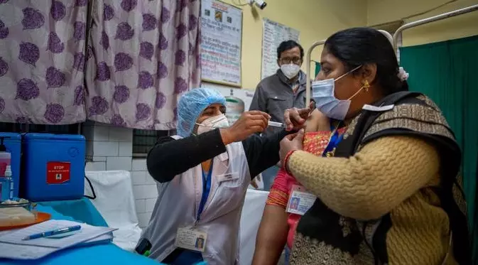 72 ലക്ഷം വാക്സിന്‍ ഡോസുകള്‍ സംസ്ഥാനങ്ങളുടെ പക്കലുണ്ട്; 46 ലക്ഷം ഡോസുകള്‍ കൂടി ഉടന്‍ ലഭ്യമാക്കുമെന്ന് കേന്ദ്രം