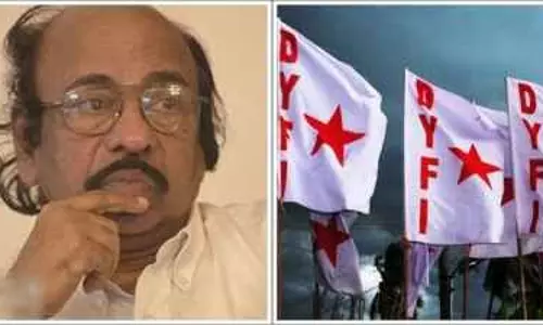 മോദിയും അമിത്ഷായും വിമർശനത്തിന് അതീതരെന്നാണോ മനസിലാക്കേണ്ടത്? സച്ചിദാനന്ദന് ഐക്യദാർഢ്യം അറിയിച്ച് ഡി.വൈ.എഫ്.ഐ