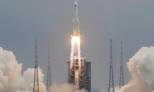 ചൈനീസ് റോക്കറ്റ് കടലില്‍ പതിച്ചു