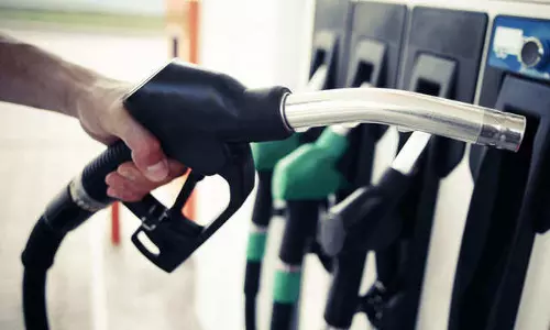 ഇടവേളയ്ക്കുശേഷം പെട്രോൾ-ഡീസൽ വില വീണ്ടും കൂട്ടി