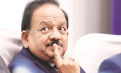 കോവിഡ് സമ്മര്‍ദ്ദമകറ്റാന്‍ ചോക്ലേറ്റ് കഴിക്കണമെന്ന് കേന്ദ്ര ആരോഗ്യമന്ത്രി; തെളിവുണ്ടോയെന്ന് വിദഗ്ദര്‍