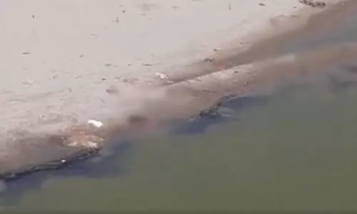 ഉത്തർപ്രദേശിലെ യമുന നദിയിലൂടെ മൃതദേഹങ്ങള്‍ ഒഴുകുന്നു; കൊവിഡ് ഭീതിയിൽ ജനങ്ങൾ