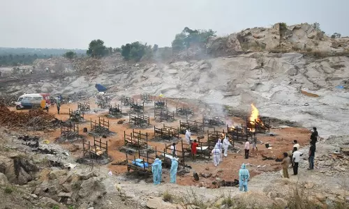 സംസ്കരിക്കാന്‍ ഇടമില്ല; ബംഗളൂരുവില്‍ കരിങ്കല്‍ ക്വാറി ശ്മശാനമാക്കി