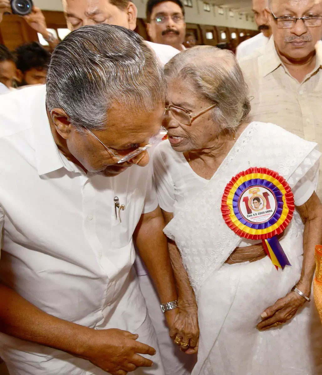 നാടിന്റെ മോചനത്തിനു വേണ്ടി പോരാടിയ ധീരനായിക: മുഖ്യമന്ത്രി നാടിന്റെ മോചനത്തിനു വേണ്ടി പോരാടിയ ധീരനായിക: മുഖ്യമന്ത്രി