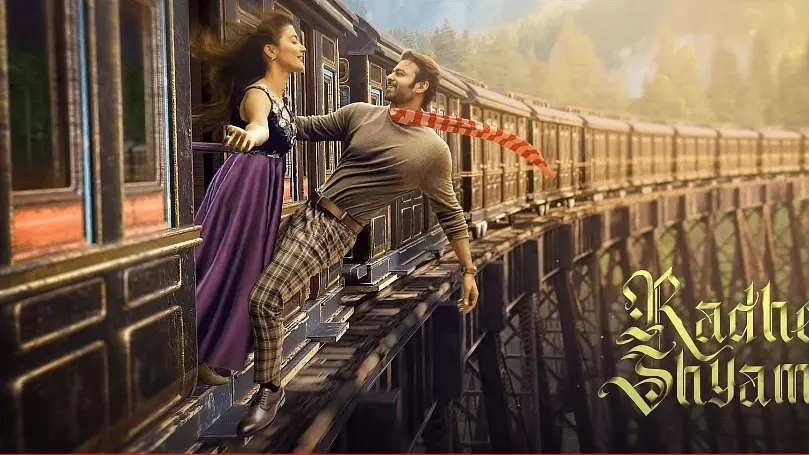 ഷൂട്ടിങ്ങിനായി ഒരുക്കിയ കിടക്കകളും സ്ട്രെച്ചറുകളും കോവിഡ് രോഗികള്‍ക്ക് നൽകി രാധേ ശ്യാം ടീം