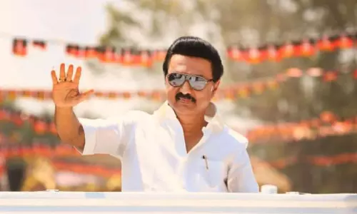 തമിഴ്നാട് സർക്കാറിന്റെ ആഭ്യന്തരം പിന്നിൽ നിന്ന് ആർക്കും നിയന്ത്രിക്കാനാവില്ല തമിഴ്നാട് സർക്കാറിന്റെ ആഭ്യന്തരം പിന്നിൽ നിന്ന് ആർക്കും നിയന്ത്രിക്കാനാവില്ല