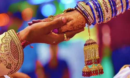 ബലാത്സംഗ പരാതിയുമായെത്തിയ പെണ്‍കുട്ടിയെയും പ്രതിയെയും വിവാഹം കഴിപ്പിച്ച് പൊലീസ്