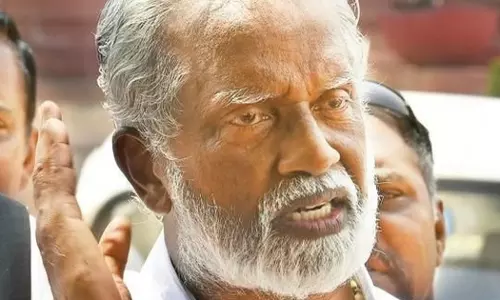 സംസ്ഥാനം ഭീതികരമായ അവസ്ഥയിലൂടെ കടന്നുപോകുമ്പോള്‍ മന്ത്രിക്കസേരകൾക്ക് വേണ്ടി ഘടകകഷികൾ കടിപിടി കൂടിയും വിലപേശിയും സമയം പാഴാക്കുന്നുവെന്ന് കുമ്മനം