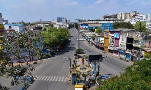 തെലങ്കാനയില് നാളെ മുതല് പത്തു ദിവസത്തേക്ക് ലോക്ക്ഡൗണ് തെലങ്കാനയില് നാളെ മുതല് പത്തു ദിവസത്തേക്ക് ലോക്ക്ഡൗണ്