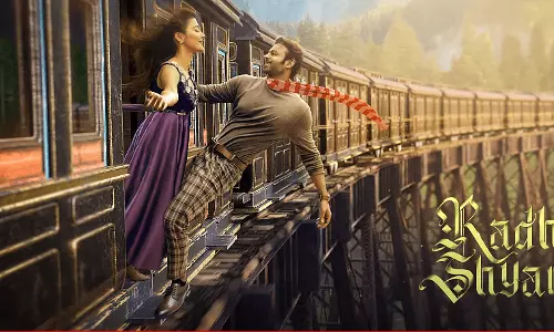 ഷൂട്ടിങ്ങിനായി ഒരുക്കിയ കിടക്കകളും സ്ട്രെച്ചറുകളും കോവിഡ് രോഗികള്‍ക്ക് നൽകി രാധേ ശ്യാം ടീം