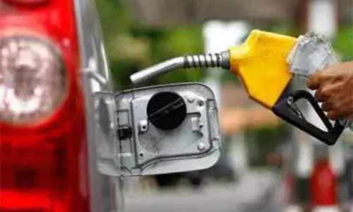 കൈത്താങ്ങാവേണ്ട നേരത്തും കേന്ദ്രം ജനങ്ങളെ കൊള്ളയടിക്കുന്നു: കോണ്‍ഗ്രസ്