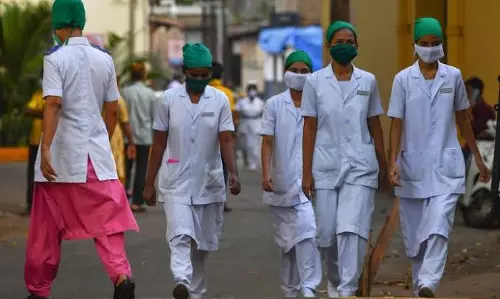 ആരോഗ്യപ്രവര്‍ത്തകരിലെ കോവിഡ് ബാധ; രോഗം സ്ഥിരീകരിക്കുന്നവരിൽ കൂടുതലും നഴ്സുമാർ