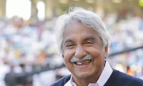 മണ്ണിലെ മാലാഖമാർക്ക് ഹൃദയപൂർവ്വം നഴ്സ് ദിനാശംസയുമായി ഉമ്മൻചാണ്ടി മണ്ണിലെ മാലാഖമാർക്ക് ഹൃദയപൂർവ്വം നഴ്സ് ദിനാശംസയുമായി ഉമ്മൻചാണ്ടി