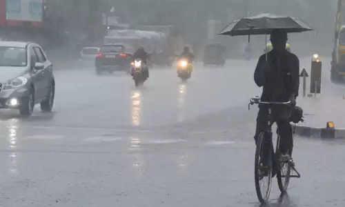 സംസ്ഥാനത്ത് ഞായറാഴ്ച വരെ ശക്തമായ മഴയുണ്ടാകുമെന്ന് കാലാവസ്ഥാ നിരീക്ഷണ കേന്ദ്രം സംസ്ഥാനത്ത് ഞായറാഴ്ച വരെ ശക്തമായ മഴയുണ്ടാകുമെന്ന് കാലാവസ്ഥാ നിരീക്ഷണ കേന്ദ്രം