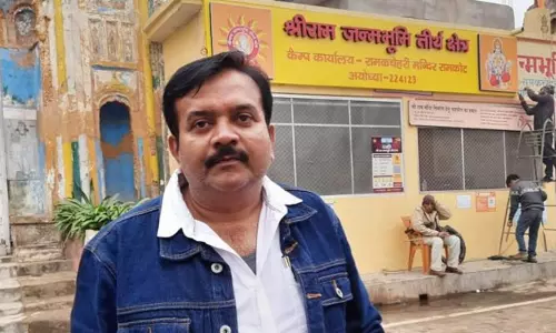 മോദി ട്വിറ്ററില് പിന്തുടരുന്ന ആര്.എസ്.എസ് പ്രവര്ത്തകന് അമിത് ജെയ്സ്വാള് കോവിഡ് ബാധിച്ചു മരിച്ചു; പ്രധാനമന്ത്രി സഹായിച്ചില്ലെന്ന് കുടുംബം മോദി ട്വിറ്ററില് പിന്തുടരുന്ന ആര്.എസ്.എസ് പ്രവര്ത്തകന് അമിത് ജെയ്സ്വാള് കോവിഡ് ബാധിച്ചു മരിച്ചു; പ്രധാനമന്ത്രി സഹായിച്ചില്ലെന്ന് കുടുംബം