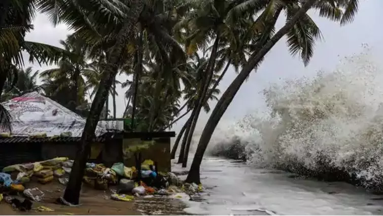 ഏഴ് ജില്ലകളില്‍ ഇന്ന് യെല്ലോ അലര്‍ട്ട്; കേരള തീരത്ത് മത്സ്യബന്ധനം പാടില്ല