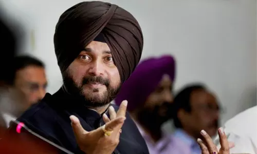 സിദ്ധുവിനെ സസ്പെന്ഡ് ചെയ്യണമെന്ന് കൂടുതല് കോണ്ഗ്രസ് നേതാക്കള് സിദ്ധുവിനെ സസ്പെന്ഡ് ചെയ്യണമെന്ന് കൂടുതല് കോണ്ഗ്രസ് നേതാക്കള്