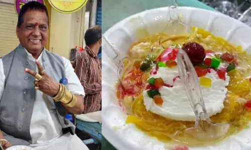 അര കിലോയിലധികം സ്വര്‍ണ്ണം ധരിച്ച് കുല്‍ഫി-ഫലൂദ വില്‍പ്പനക്കാരന്‍; വൈറലായി വീഡിയോ