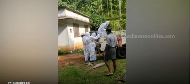 കാസര്‍കോട്  നിരീക്ഷണത്തിലിരിക്കെ ഗുരുതരാവസ്ഥയിലായ കോവിഡ് രോഗിയെ ആശുപത്രിയിലെത്തിച്ചത് പിക്കപ്പ് വാനിൽ