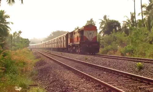 യാത്രക്കാരില്ല; കൂടുതല്‍ ട്രയിനുകള്‍ റെയില്‍വെ റദ്ദാക്കി