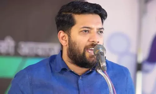 ആ ചെറുപ്പക്കാരന്റെ കഠിനാദ്ധ്വാനത്തിന്റെ സോഴ്സ് എന്താണെന്ന് ഞങ്ങൾ പറയാം, മനുഷ്യത്വം..! ഷാഫി പറമ്പിൽ ആ ചെറുപ്പക്കാരന്റെ കഠിനാദ്ധ്വാനത്തിന്റെ സോഴ്സ് എന്താണെന്ന് ഞങ്ങൾ പറയാം, മനുഷ്യത്വം..! ഷാഫി പറമ്പിൽ