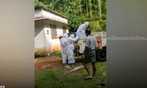 കാസര്‍കോട്  നിരീക്ഷണത്തിലിരിക്കെ ഗുരുതരാവസ്ഥയിലായ കോവിഡ് രോഗിയെ ആശുപത്രിയിലെത്തിച്ചത് പിക്കപ്പ് വാനിൽ