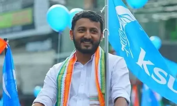 ഓക്സിജൻ എത്തിക്കുക എന്നത് രാജ്യദ്രോഹകുറ്റം, ശ്രീനിവാസിനെ തൂക്കിക്കൊല്ലണം..! രാഹുൽ മാങ്കൂട്ടത്തിൽ