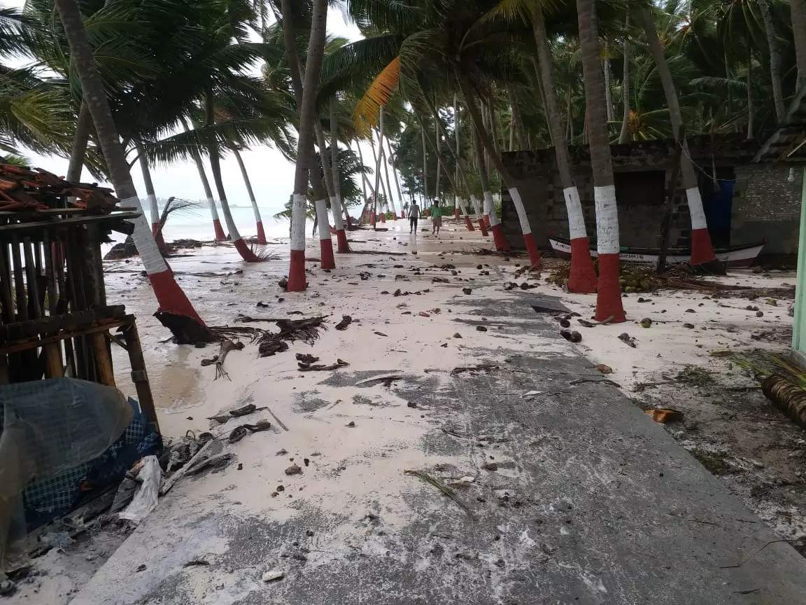ലക്ഷദ്വീപില്‍ കാറ്റും മഴയും ശക്തം; കനത്ത നാശനഷ്ടം