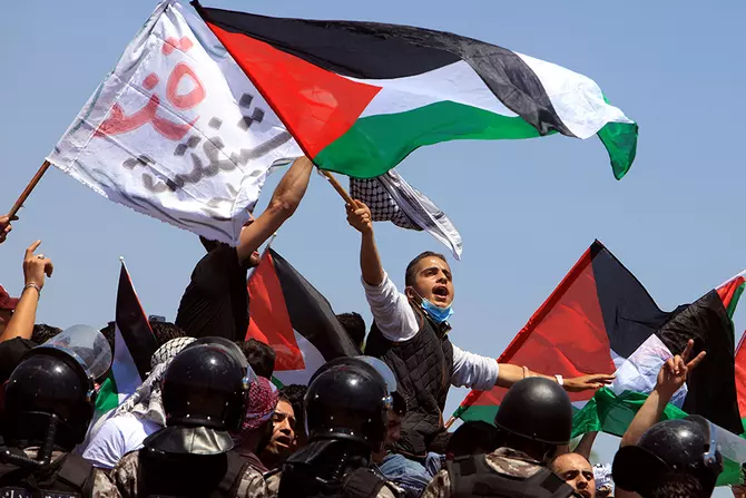 പോരാട്ടത്തിന് പിന്തുണ: ജോര്ദാന് അതിര്ത്തി മറികടന്ന് ഫലസ്തീനില് പ്രവേശിച്ച് ആയിരങ്ങള് പോരാട്ടത്തിന് പിന്തുണ: ജോര്ദാന് അതിര്ത്തി മറികടന്ന് ഫലസ്തീനില് പ്രവേശിച്ച് ആയിരങ്ങള്