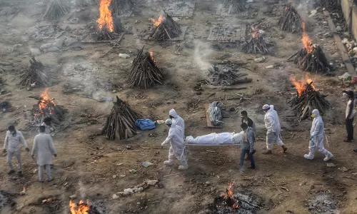 മൃതശരീരങ്ങളുടെ അവകാശങ്ങള് വകവെച്ചു കൊടുക്കണം, ആദരവ് ഉറപ്പാക്കണമെന്ന് മനുഷ്യാവകാശ കമ്മീഷന് മൃതശരീരങ്ങളുടെ അവകാശങ്ങള് വകവെച്ചു കൊടുക്കണം, ആദരവ് ഉറപ്പാക്കണമെന്ന് മനുഷ്യാവകാശ കമ്മീഷന്