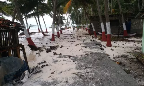 ലക്ഷദ്വീപില്‍ കാറ്റും മഴയും ശക്തം; കനത്ത നാശനഷ്ടം