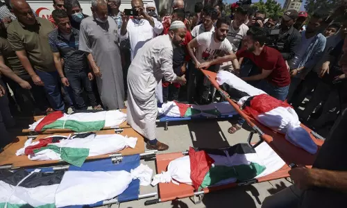 ഗസ്സയിൽ ഇസ്രായേൽ കൂട്ടക്കുരുതി തുടരുന്നു; അഭയാർത്ഥി ക്യാംപിൽ നടന്ന വ്യോമാക്രമണത്തിൽ എട്ടു കുട്ടികളടക്കം 10 മരണം ഗസ്സയിൽ ഇസ്രായേൽ കൂട്ടക്കുരുതി തുടരുന്നു; അഭയാർത്ഥി ക്യാംപിൽ നടന്ന വ്യോമാക്രമണത്തിൽ എട്ടു കുട്ടികളടക്കം 10 മരണം